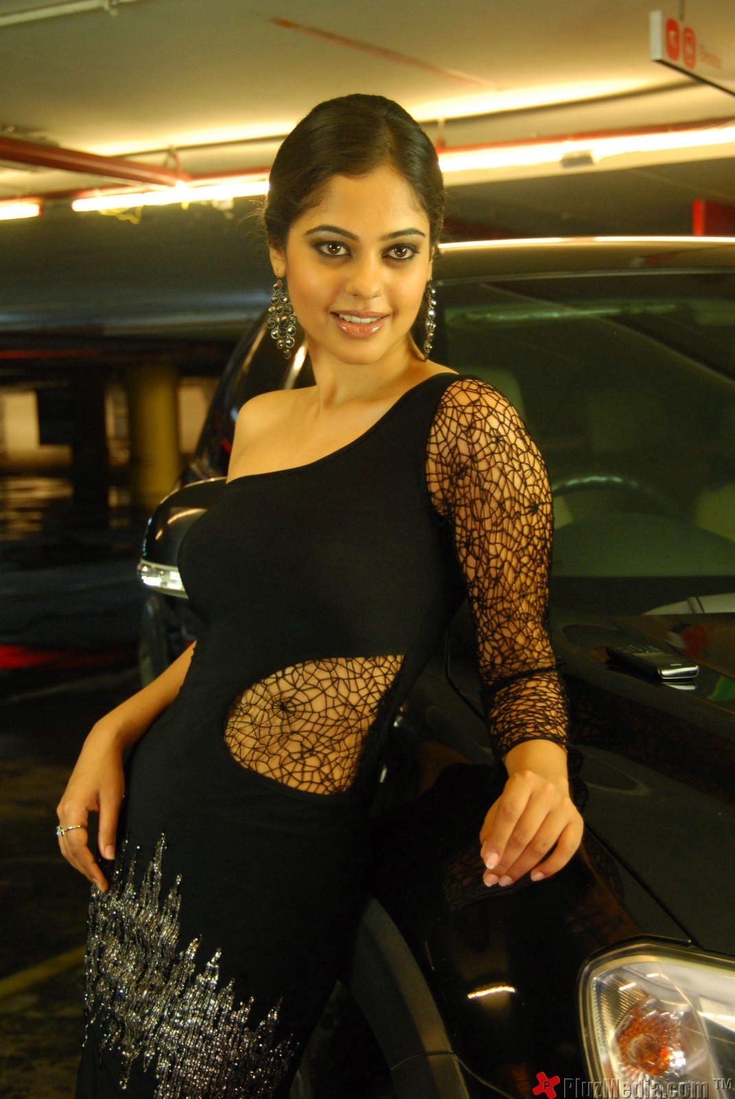 Bindhu Madhavi Hot Photo Shoot Pictures | Picture 93553